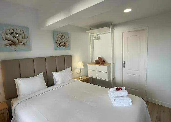 Great Views & Heated Pool - El Perenquen 5 Apartment *